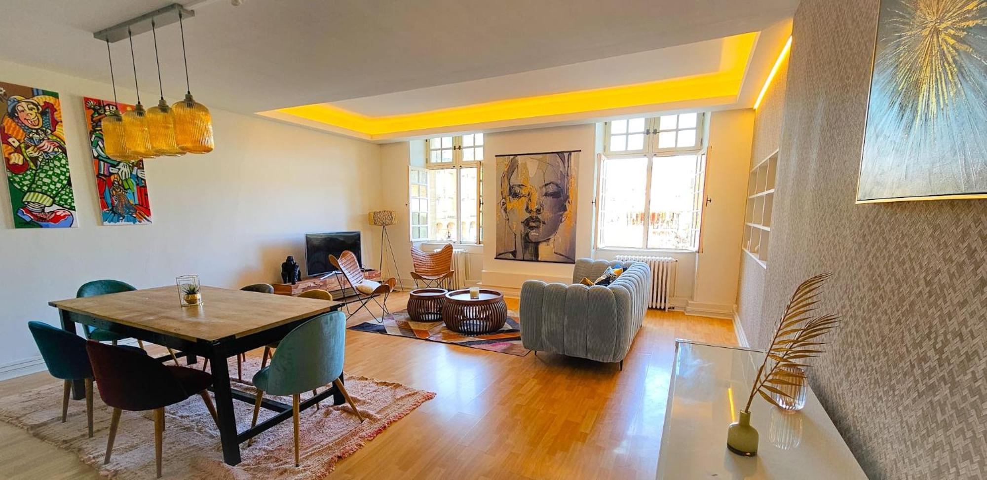 Grand Apt 130M2 Vue Place Ducale Charleville-Mézières Extérieur photo