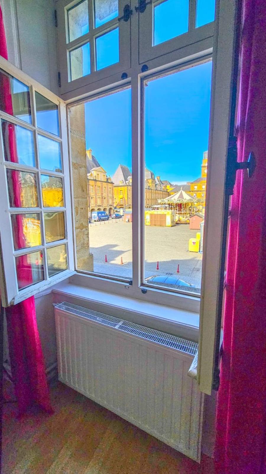 Grand Apt 130M2 Vue Place Ducale Charleville-Mézières Extérieur photo