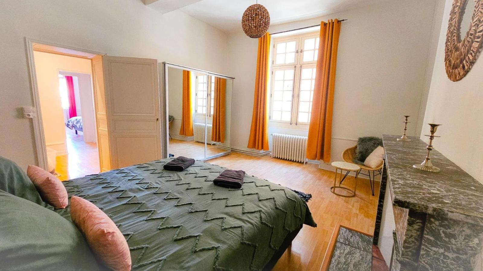 Grand Apt 130M2 Vue Place Ducale Charleville-Mézières Extérieur photo